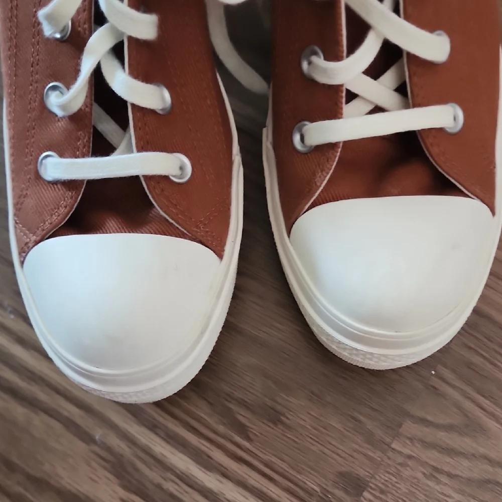 Converse Brown Heeled Boots with White Accents - Picture 5 of 13
